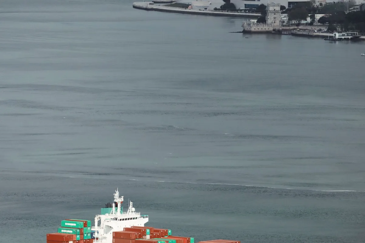 Container ship cargo operations supervised by the chief mate.